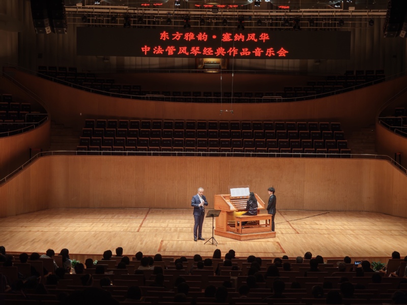东艺演出2.jpg
