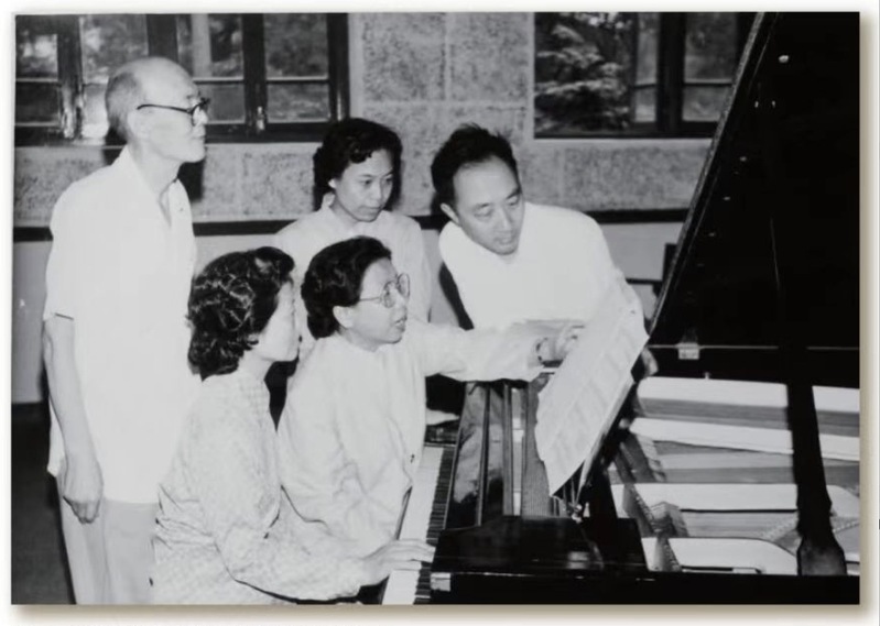 1981年钢琴系部分教师教研活动.jpeg